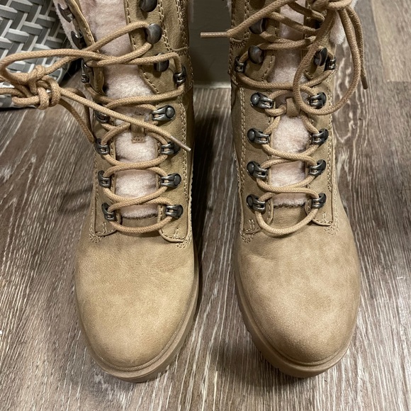 Tan combat / mountain hiking fashion  boots new - Picture 2 of 3